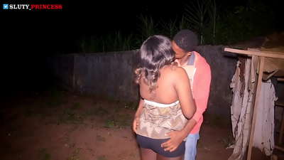 Ko'cha romantikasi va klubdan tombul qiz bilan issiq jinsiy aloqa